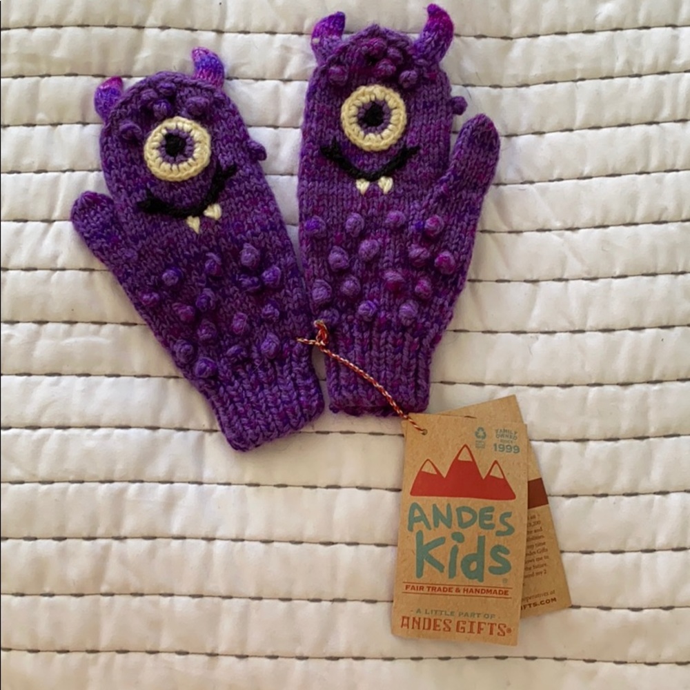 NWT Kids Mittens